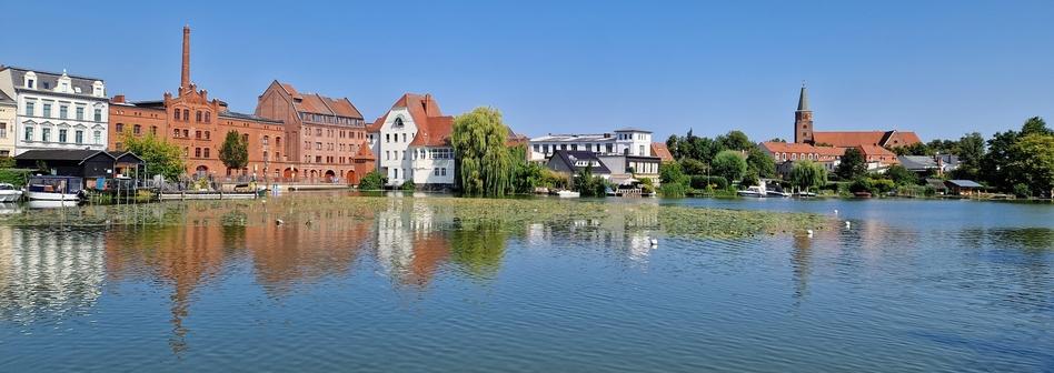 Blicke vom Pfaffekai auf die Dominsel